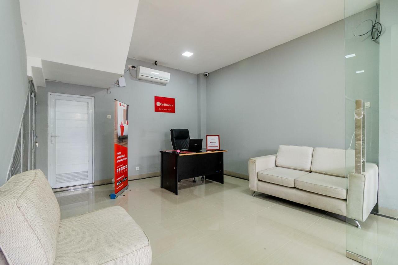 Reddoorz Near Plaza Atrium Senen Hotell Jakarta Exteriör bild