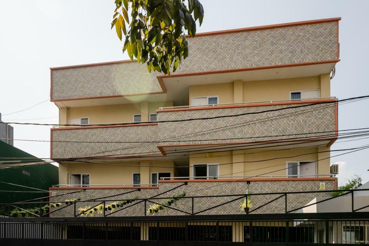 Reddoorz Near Plaza Atrium Senen Hotell Jakarta Exteriör bild