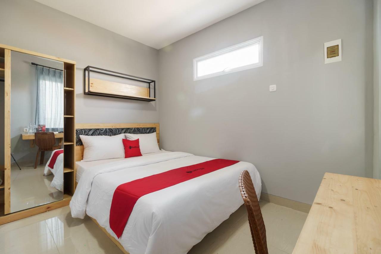 Reddoorz Near Plaza Atrium Senen Hotell Jakarta Exteriör bild
